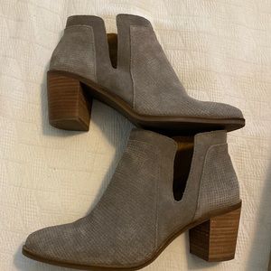 Lucky brand booties size 9M